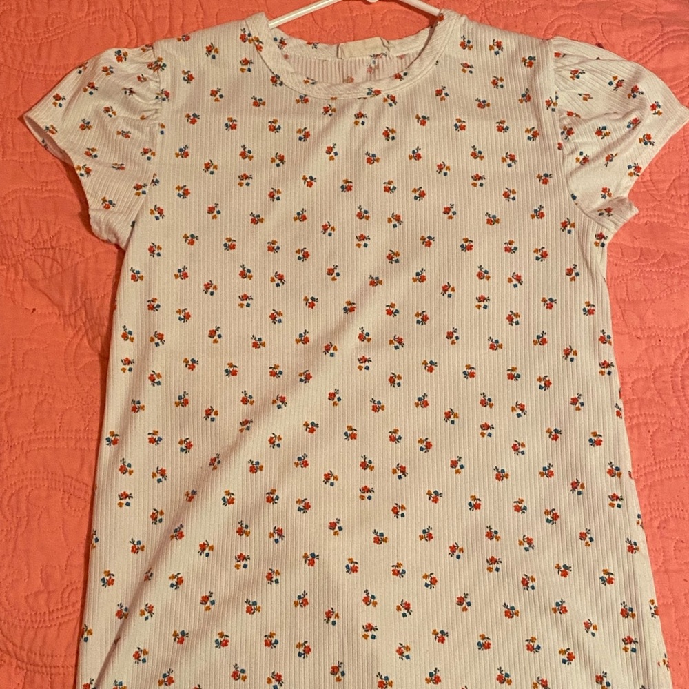 cute flowery fabric shirt :)